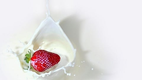 Raw milk is useful for natural glow on the face