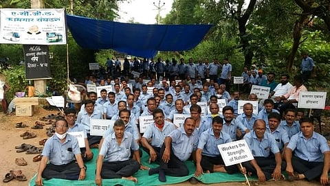 होंडा येथील ए सी जी एल कंपनीचे सहभागी झालेले कामगारवर्ग