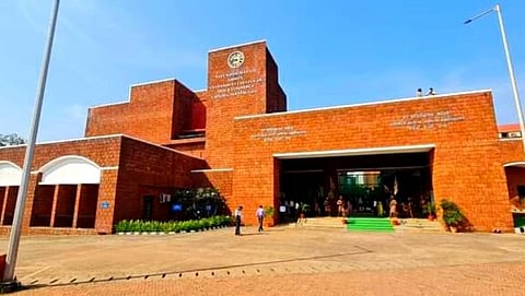 संत सोहिरोबानाथ आंबिये सरकारच्या नवीन अत्याधुनिक इमारतीचे उद्घाटन करण्यात आले.