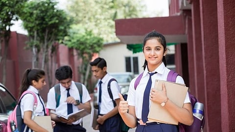 मुले परतती शाळेत आणि…