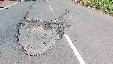 Assagao Bad Road Problem: नादुरुस्त रस्त्यांच्या प्रश्नांवरून पुकारलेल्या आंदोलनास पंचायत मंडळाचा पूर्ण पाठिंबा