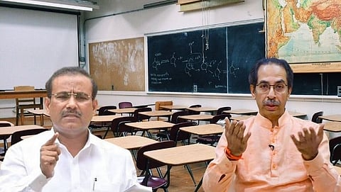 राज्यातील प्राथमिक शाळा 1 डिसेंबरपासून सुरू करण्याच्या निर्णयावर मुख्यमंत्री उद्धव ठाकरे (CM Uddhav Thackeray) यांना याबाबत अंतिम शिक्कामोर्तब करायचे आहे.