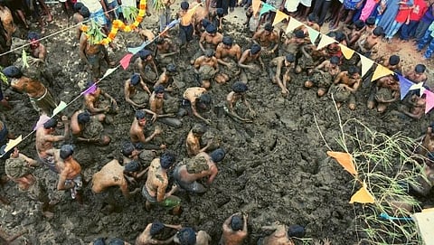 Play dung holi here in India after Diwali