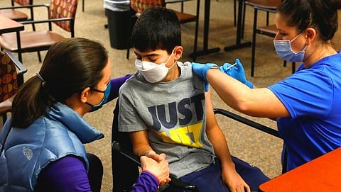 मुलांचे लसीकरण