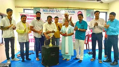 मंत्री मिलिंद नाईक व जायंटस ग्रुप पास्को यांच्या सहकार्याने आयोजित मोफत नेत्र तपासणी शिबिराचे उद्घाटन करताना नगराध्यक्ष दामोदर कासकर सोबत शशिकांत परब व इतर.