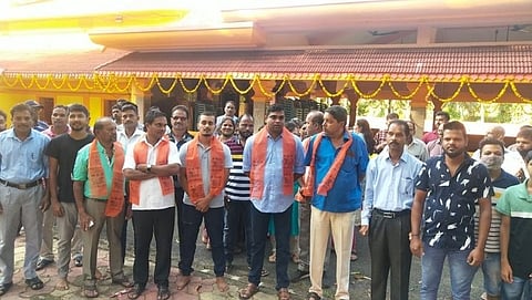मगोचे उमेदवार जित आरोलकर यांच्या प्रचारात समर्थक राघोबा गावडे ,देवेंद्र प्रभुदेसाई, दयानंद मांद्रेकार ,उदय मांद्रेकार व गट अध्यक्ष प्रवीण वायगणकार व इतर