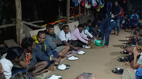 Former Minister Ramesh Tawadkar sat down to eat with residents