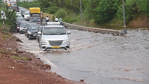 Rain is very likely to be accompanied with thunder lightning and winds of speed around 40 kmph in goa