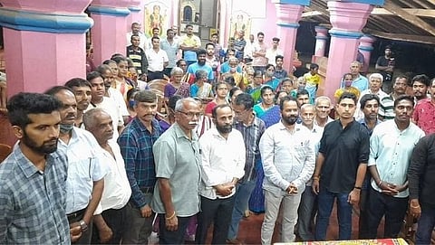 Farmers block road to protest against Mopa