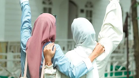 What are rules for wearing hijab?