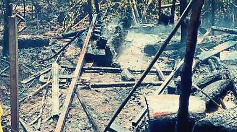 Hut burns at Karapur
