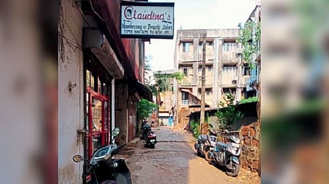 Free movement of homeless people day and night in Mapusa