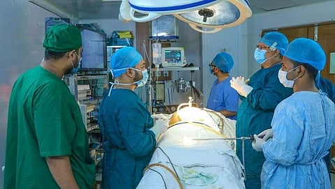 crime news thane surgical mop left in patient body case filed against doctors and nurse