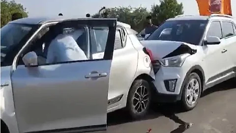 raj thackeray convoy accident near aurangabad seven to eight cars damaged