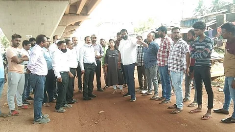 Sankalp Amonkar from Four Lane Port Connectivity Project
Officers caught on edge