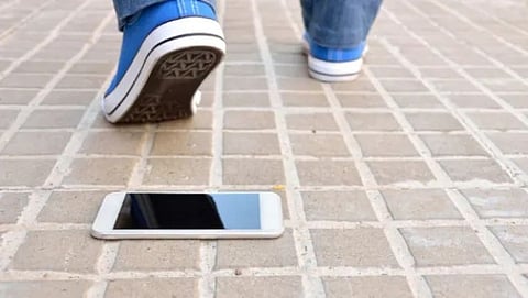 lost your android phone check steps to find location remotely lock and erase all data by sitting at home