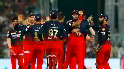 ipl 2022 dinesh karthik of royal challengers bangalore has been reprimanded for breaching ipl code of conduct against lucknow super giants