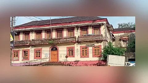 आथाइद पालिका ग्रंथालय