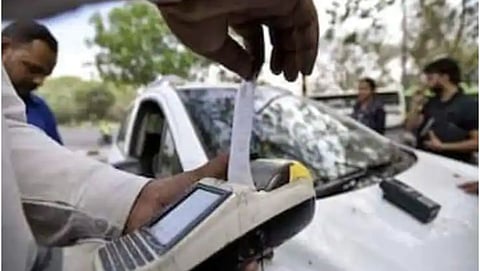 mumbai to avoid the challan of 24 300 youth used to put three forged number plates on bike got caught by police