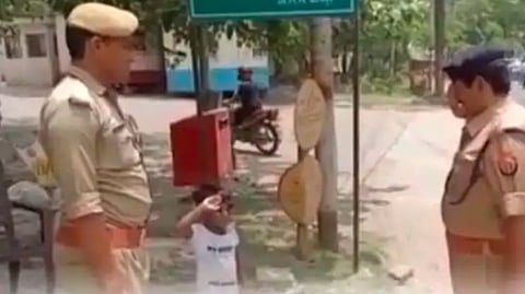 8 year old child handled traffic on vip road in kanpur up news tell about traffic rules