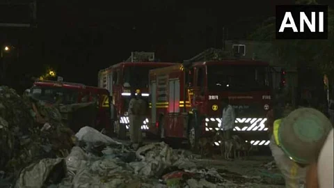 Building collapses in Bandra