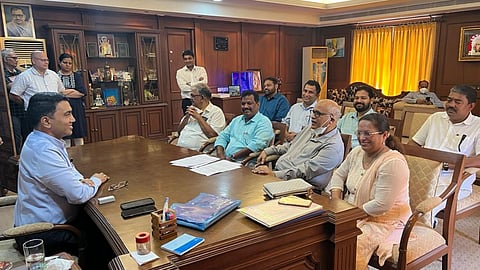 Congress Rebel MLA meeting with CM Pramod Sawant