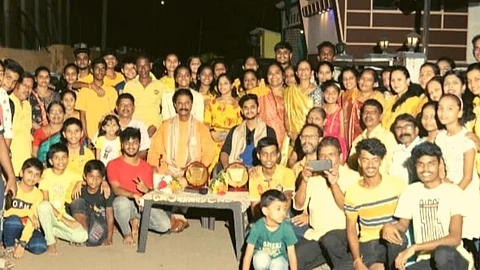 Nawab Shaikh and music teacher Sharad Mathkar felicitated by Nivedan club