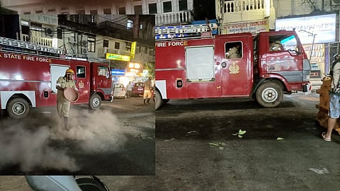 वास्कोत पडलेल्या पावसामुळे निसरडा झालेल्या रस्यावर माती शिंपडताना अग्नीशामक दलाचे जवान.