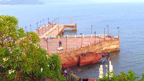 Dona Paula Jetty