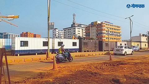 Construction of buildings over the patto road