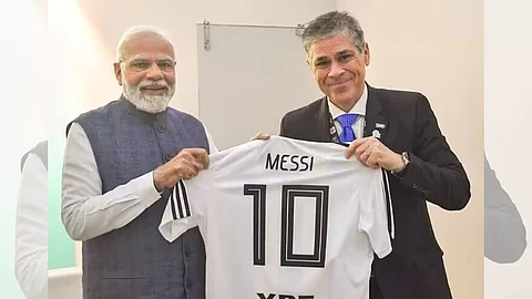 PM Modi Messi Jearsy