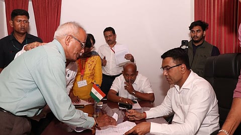 Prashasan Tumchya Daari