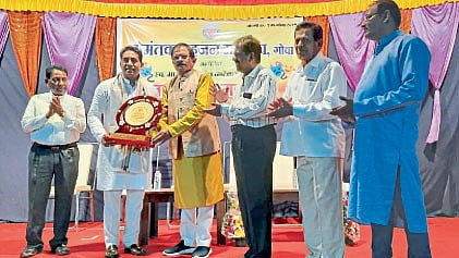 Union Minister Shripad Naik while felicitating Govind Gawde.