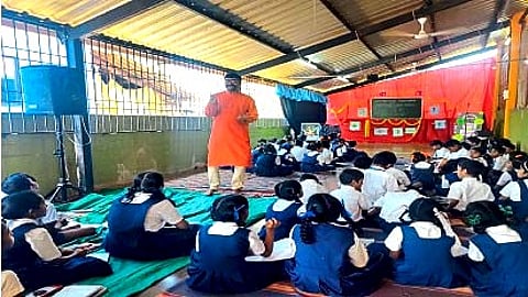 Guidance in School Group Children's Anand campingn