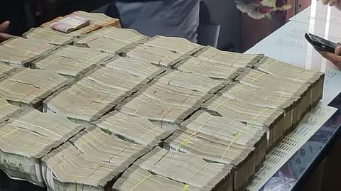Rs 1 Crore Cash