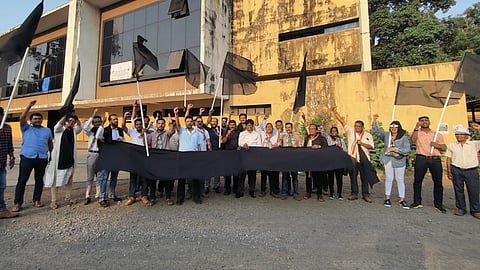 While protesting BJP by showing black flags