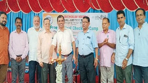 Inaugurating the camp, Dr. Chandrakant Shetye