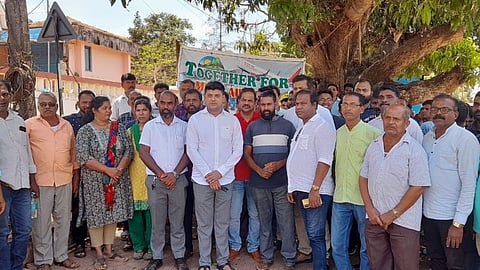 Amit Patkar With Taxi Operators