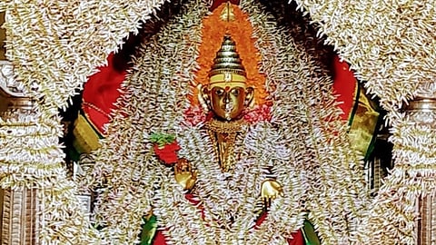 कवळे येथील प्रसिद्ध श्री शांतादुर्गा देवालयात आज (रविवारी) जायांची पूजा बांधण्यात आली.