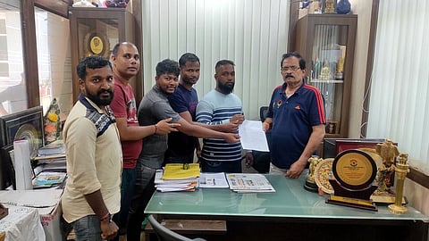 Some MTS staff of Goa University submit a memorandum to North Goa MP Shripad Naik