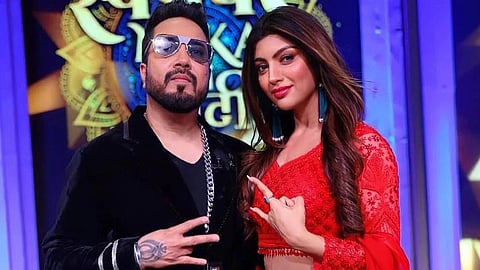 Akanksha Puri- Mika Singh