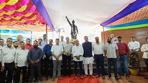floral tributes TO Statue of Dr. Rammanohar Lohia By Goa Gongress