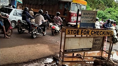 Goa: Traffic Jam In Karaswada.
