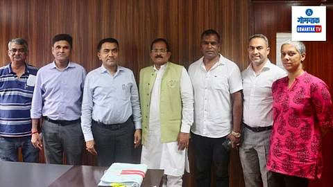 Pramod Sawant with sports representatives