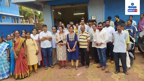 Madkai Locals Gather At Mardol Police Station