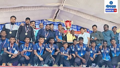 महाराष्ट्रातील धुळे येथे २८व्या राष्ट्रीय सबज्युनियर टेनिस बॉल क्रिकेट स्पर्धेत विजेतेपद पटकावलेला गोव्याचा मुलांचा संघ. सोबत मान्यवर.