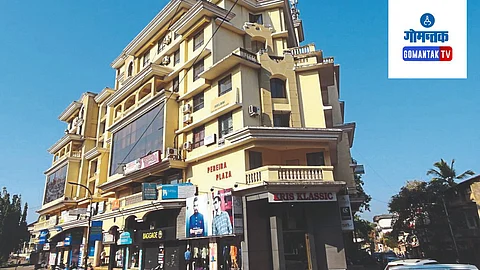 काजुघोर, परेरा आणि अँद्रादे यांची घरे