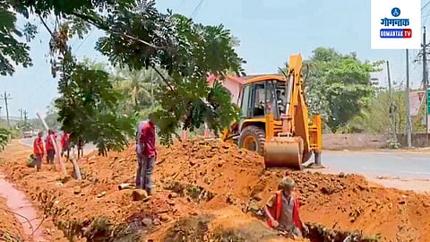 Navelim water pipe line burst