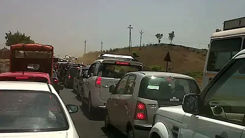 Mumbai Goa Highway Traffic: मुंबई - गोवा महामार्गावर वाहतूक मोठी कोंडी, रस्त्यातच खोळंबले पर्यटक