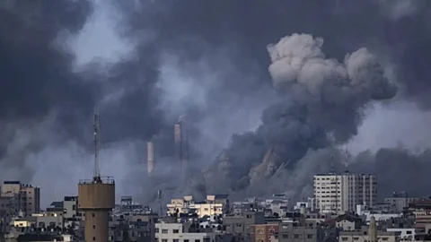 Israel Air Strikes Video: हिजबुल्लाच्या क्षेपणास्त्र हल्ल्याचा इस्रायलने घेतला बदला; लेबनॉनवर केला जोरदार हवाई हल्ला